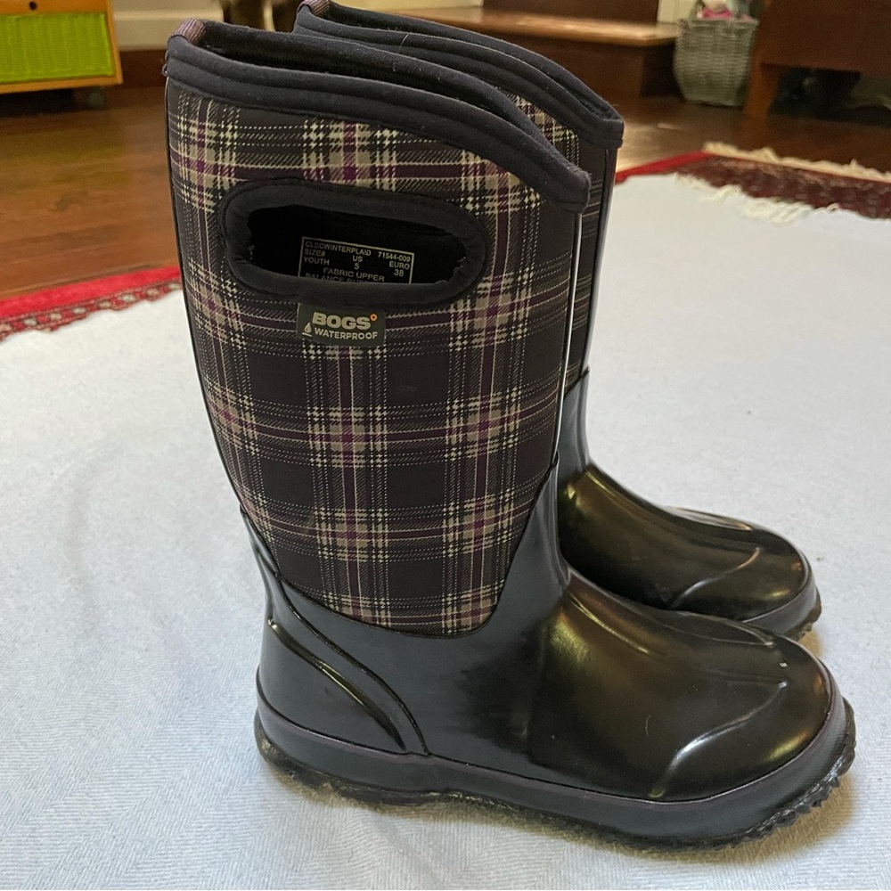 Bogs Girls Size 5 Plaid Winter Boots Black